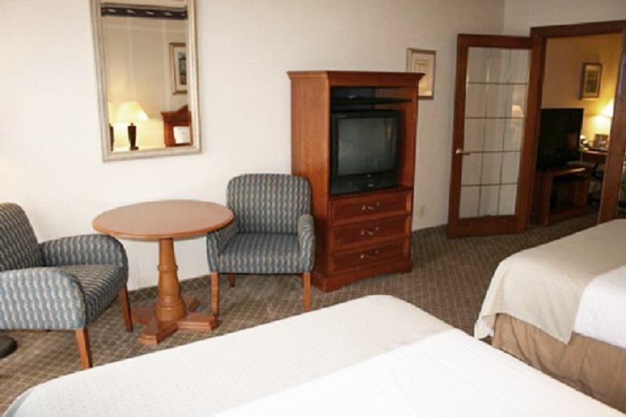 The Plaza Hotel & Suites Winona Δωμάτιο φωτογραφία