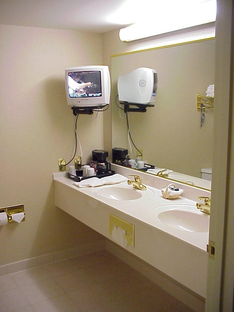 The Plaza Hotel & Suites Winona Δωμάτιο φωτογραφία