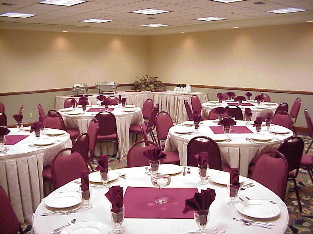 The Plaza Hotel & Suites Winona Ανέσεις φωτογραφία