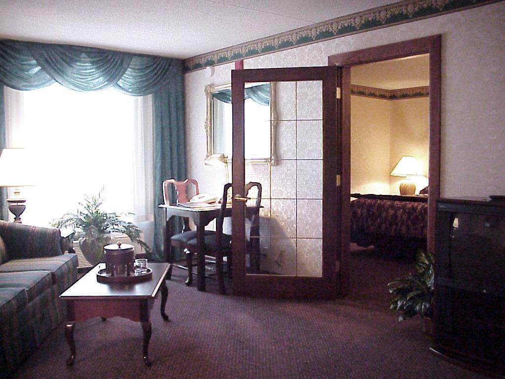 The Plaza Hotel & Suites Winona Δωμάτιο φωτογραφία